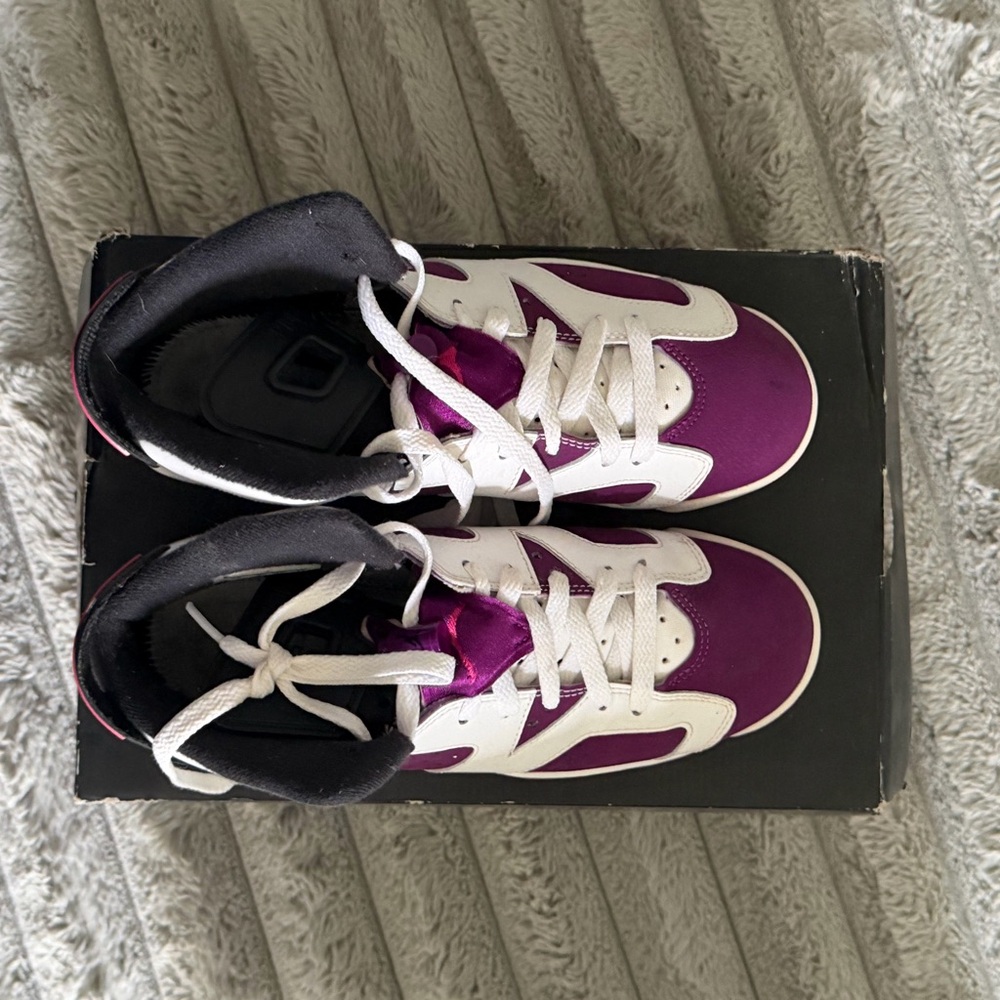 Jordan Kids Sneakers in Purple and White